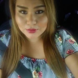 Meet your Posher, Larissa